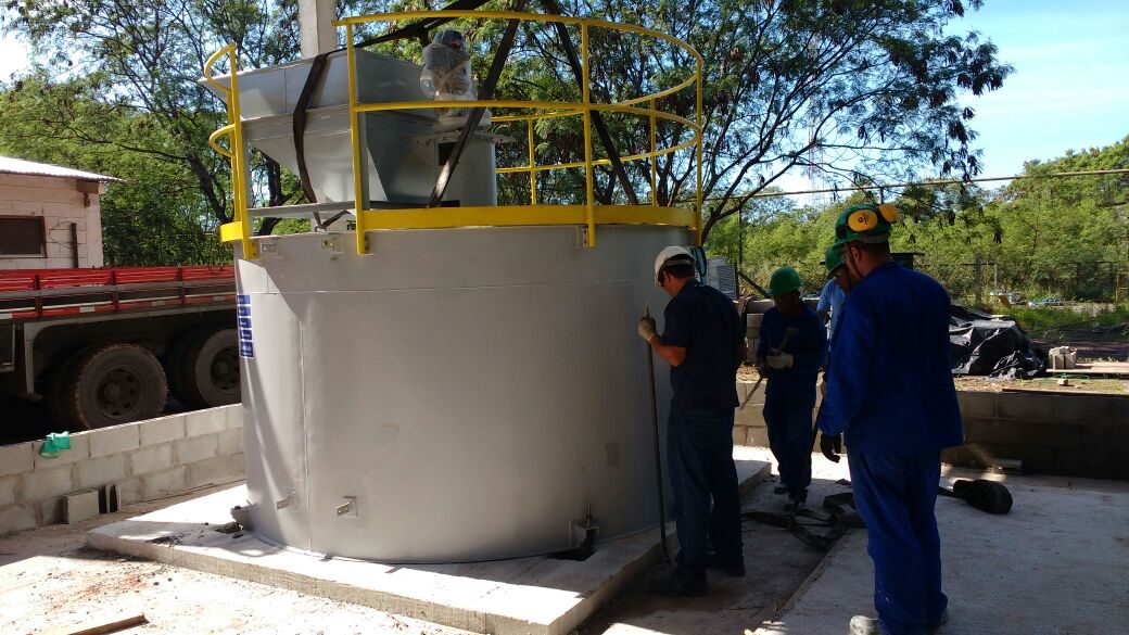 Montagem de tanque industrial